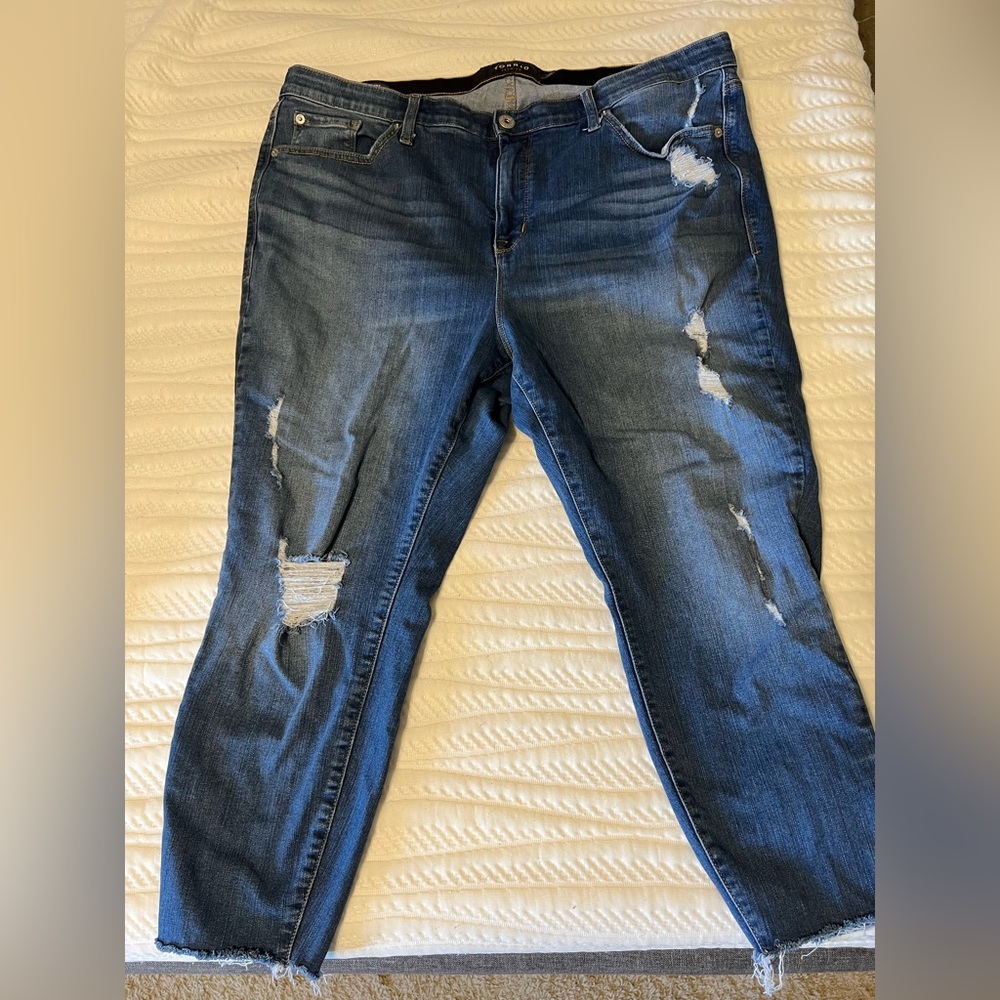 22 Extra Short TORRID capris